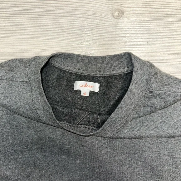 Colsie Gray Cropped Sweatshirt - Picture 2 of 3